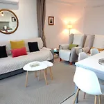 Lar Jardin - Casas Independientes Con Parking Privado 아파트 산티아고데콤포스텔라