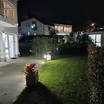 Lar Jardin - Casas Independientes Con Parking Privado