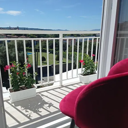 Lar Jardin - Casas Independientes Con Jardin Y Parking Privado
