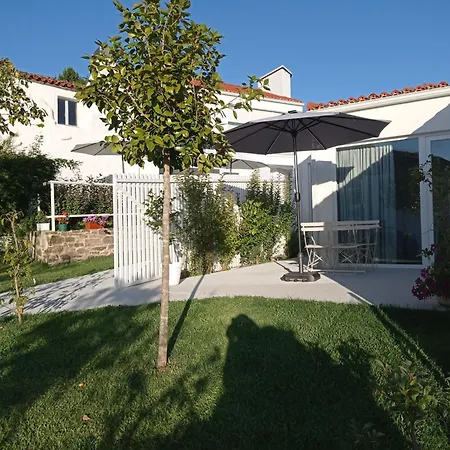 Lar Jardin - Parking Privado Tatil Evi