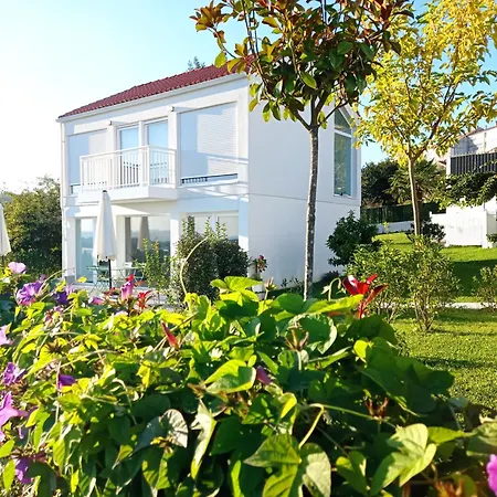 Lar Jardin - Casas Independientes Con Jardin Y Parking Privado アパート サンティアゴ・デ・コンポステーラ