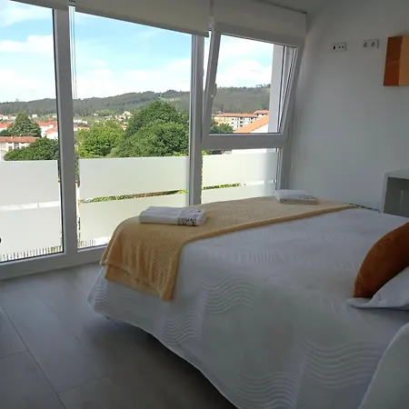 Lar Jardin - Casas Con Parking Privado * 圣地亚哥－德孔波斯特拉