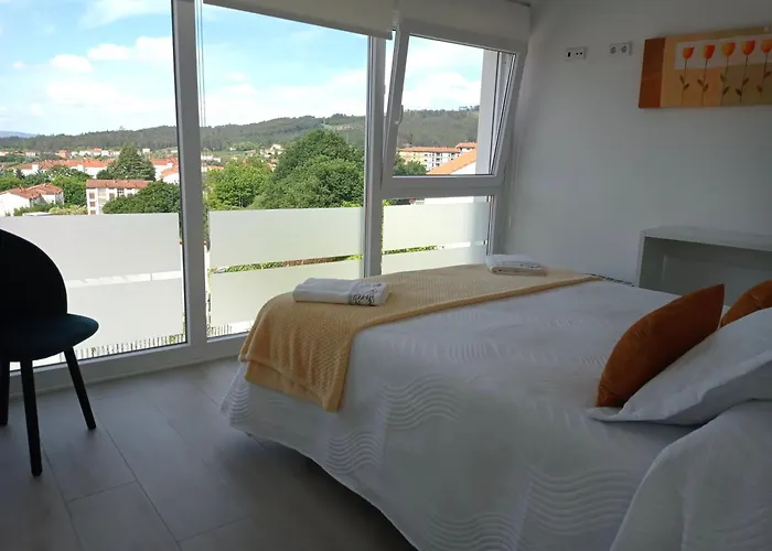 Lar Jardin - Casas Independientes Con Parking Privado * Сантьяго-де-Компостела
