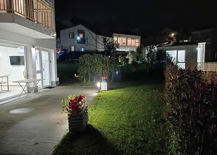 Lar Jardin - Casas Independientes Con Parking Privado