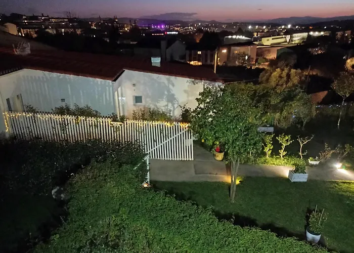 Lar Jardin - Casas Independientes Con Parking Privado アパート サンティアゴ・デ・コンポステーラ