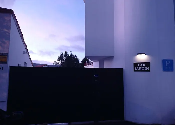 Lar Jardin - Casas Independientes Con Parking Privado アパート